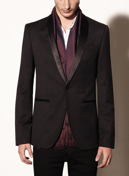 THE POLKA DOT FRINGED SILK SCARF - Burgundy and white pure silk jacquard scarf - Model