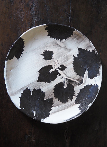 SASKIA SPENDER Large Black and White Round Leaf Platter - 1
