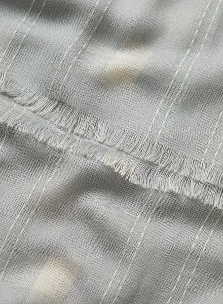 JANE CARR The Ikat Scarf in Ghost, grey two tone pure cashmere woven scarf – detail