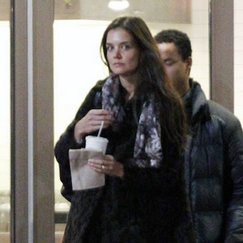 <div style=<ul><li><strong>SPOTTED </strong></li><li>KATIE HOLMES</li></div></ul>