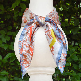 <div style=<ul><li><strong>NEW IN </strong></li><li>THE JOUY PETIT FOULARD</li></div></ul>