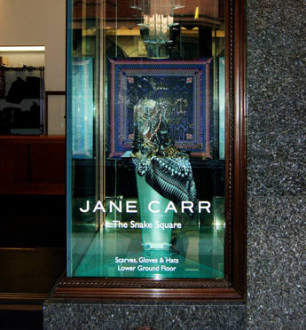 <div style=<ul><li><strong>IN-STORE </strong></li><li>GRACING THE WINDOWS OF HARRODS </li></div></ul>