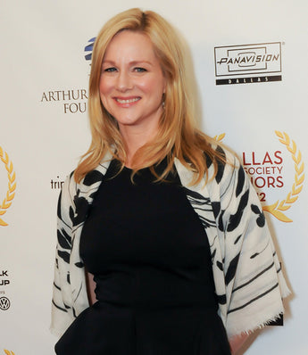 <div style=<ul><li><strong>SPOTTED </strong></li><li>LAURA LINNEY WALKS THE RED CARPET</li></div></ul>