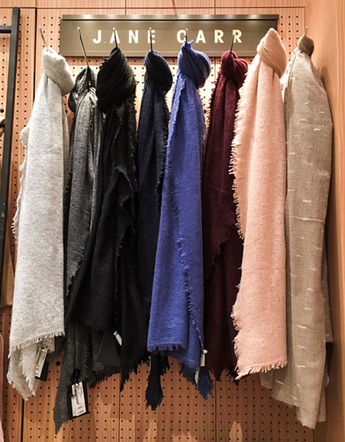 <div style=<ul><li><strong>IN-STORE </strong></li><li>WINTER CASHMERE AT SELFRIDGES</li></div></ul>