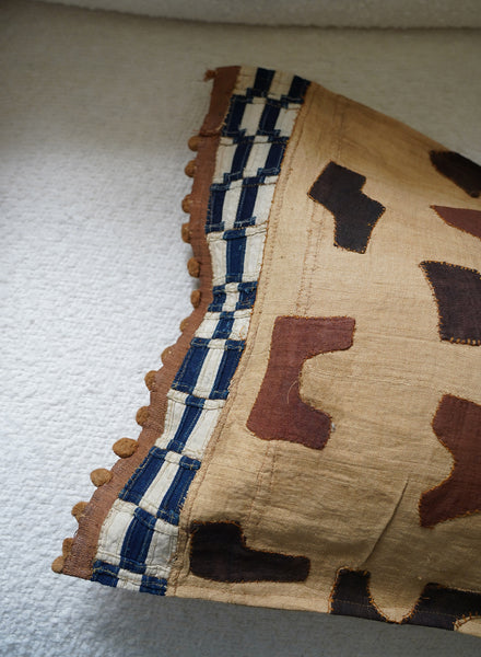AUTHENTIC HANDMADE KUBA CLOTH CUSHION FROM CONGO, IVORY 4 - Lifestyle 
