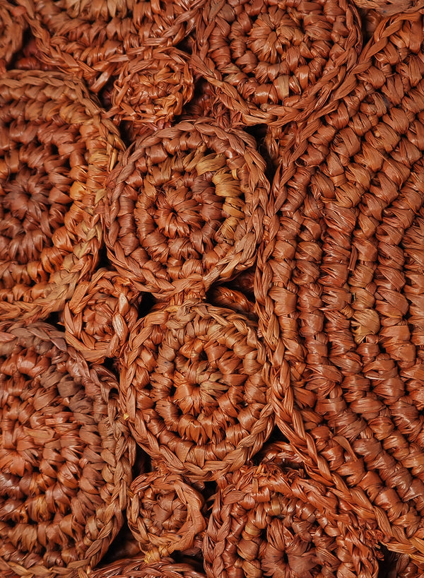 SET OF 2 FLEUR PLACEMATS - Pair of large, hand-woven raffia placemats in terracotta - detail