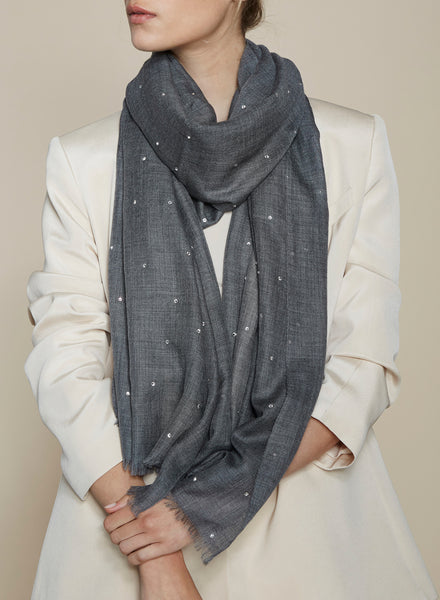 THE CRYSTAL WRAP - Dark grey cashmere wrap with Swarovski crystals - model