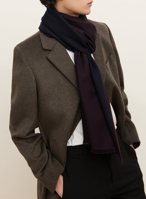 THE DOUBLE - Navy and burgundy dual weave pure cashmere woven scarf - male model 1
