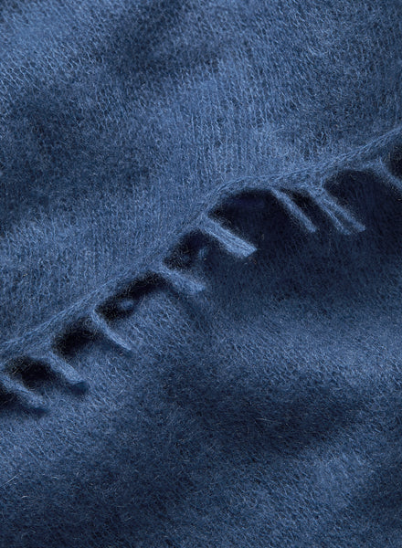 THE LUXE - Denim blue oversized pure cashmere knit wrap - Detail