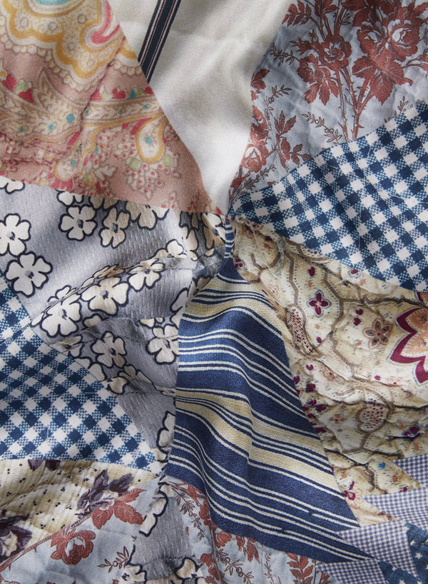 JANE CARR 220105-0249 The Prairie Necker - silk twill - Col. Storm - detail