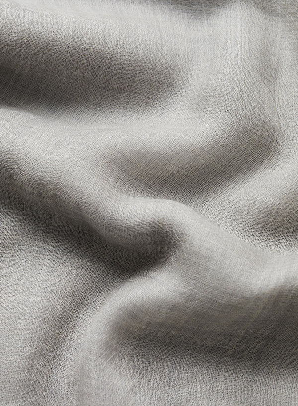 JANE CARR 220119C-0834 The Sheer Fray Square - cashmere - Col. Mist - detail