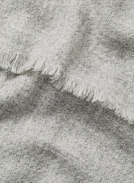 JANE CARR 220317-0824 The Hudson Scarf - Cashmere - col. Mist - Detail