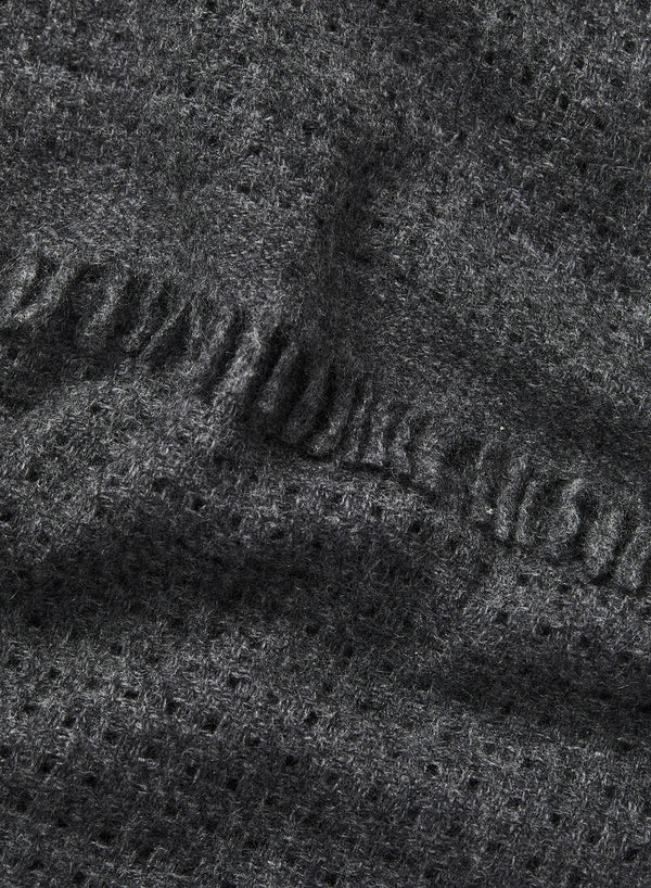 JANE CARR 220317B-0816 The Meribel Scarf - Cashmere - col. Granite - Detail