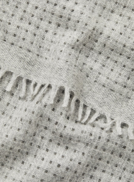 JANE CARR 220317B-0824 The Meribel Scarf - Cashmere - col. Mist - Detail