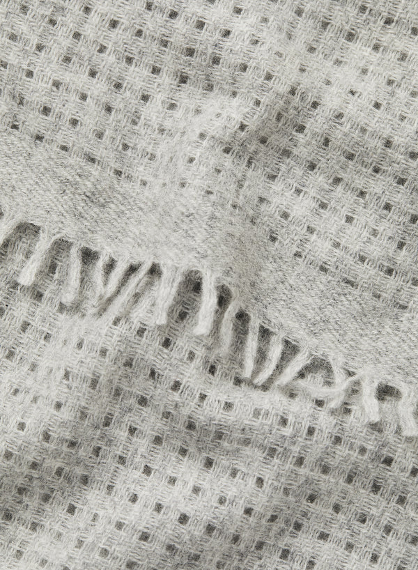 JANE CARR 220317B-0824 The Meribel Scarf - Cashmere - col. Mist - Detail