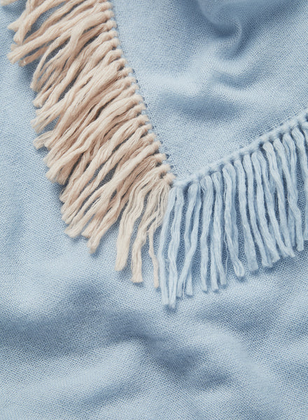JANE CARR 220319-0822 The Chalet Square - Cashmere - col. Sky - Detail