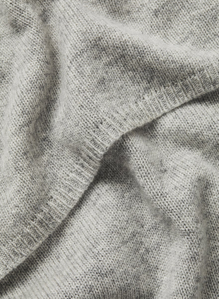 JANE CARR 220374-0824 The Chelsea Scarf - Cashmere - col. Mist - Detail