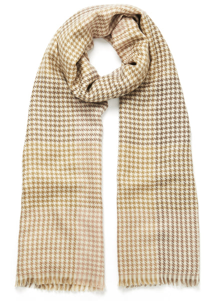 JANE CARR 220375-0906 The Jenga Scarf - Lambswool - col. Blush - Tied