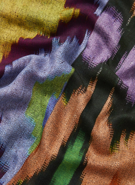 JANE CARR 230111-1121 The Ikat Wrap - Modal - Cashmere - col. Freesia - Detail