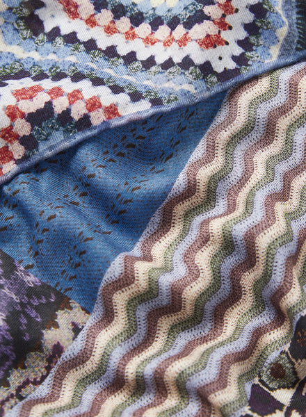 JANE CARR 230304-1110 The Crochet Square – Modal - Cashmere – col. Blue – detail