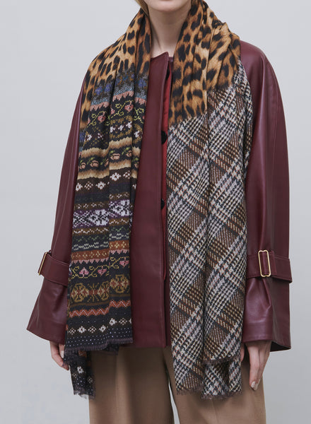 JANE CARR 230311-1112 The Piper Wrap – Modal - Cashmere – col. Buck – model