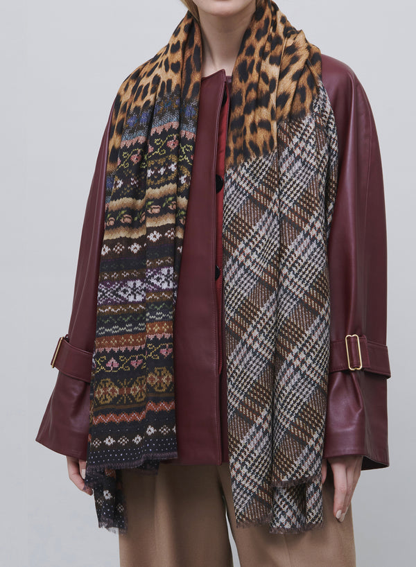 JANE CARR 230311-1112 The Piper Wrap – Modal - Cashmere – col. Buck – model