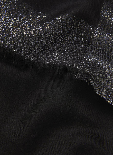 JANE CARR 230318-4405 The Argent Wrap – Cashmere - Lurex – col. Black – detail