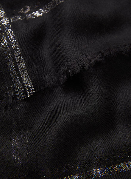 JANE CARR, THE LATTICE SQUARE - Black cashmere scarf with tonal silver metallic check - detail