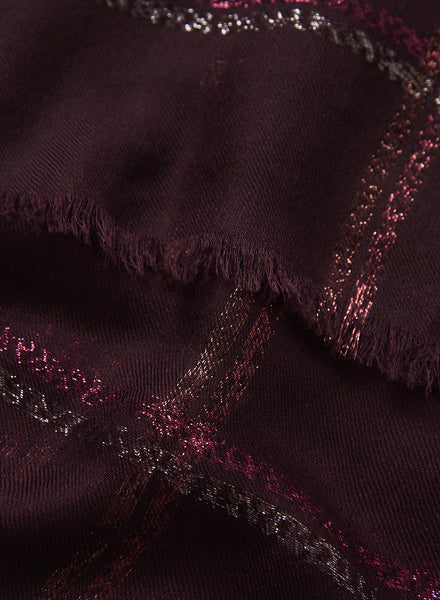 JANE CARR 230319-6235 The Lattice Square – Cashmere - Lurex – col. Oxblood – detail