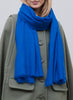 JANE CARR, THE FRAY SCARF - Royal blue woven pure cashmere scarf - model