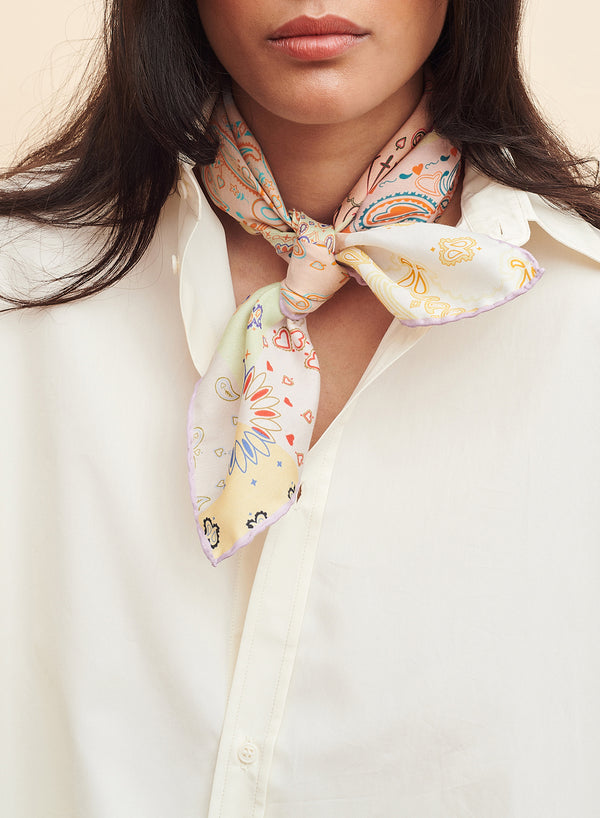 THE HANKIE NECKERCHIEF - Yellow and orange multicolour printed cotton and silk scarf - model