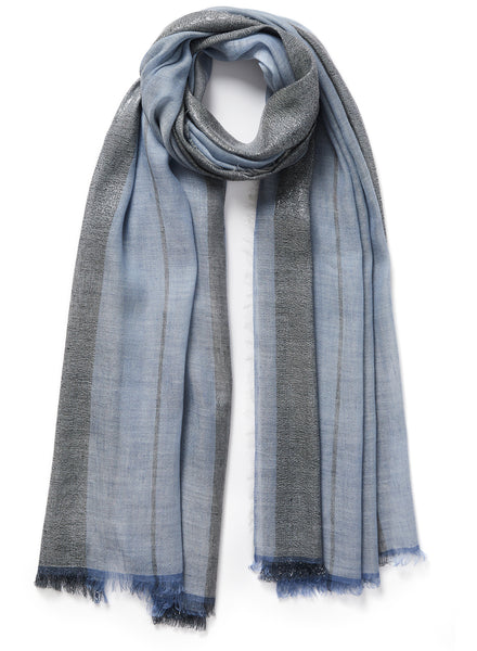 JANE CARR 240172C-7237 – The Solitaire – Cashmere – Linen - Lurex – Col. Smoke Blue - Tied