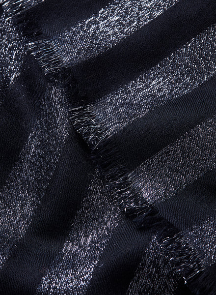 THE SKYLINE - Navy cashmere scarf with silver stripes - Detail