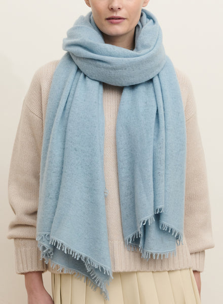 THE LUXE - Light blue oversized cashmere knit wrap - Female model