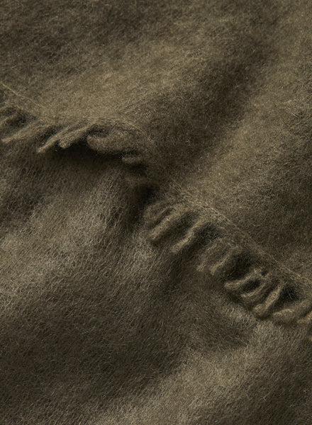 THE LUXE - Khaki green oversized cashmere knit wrap - Detail