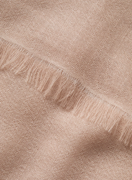 THE LÉGÈRE - Pale pink fine pure cashmere scarf - Detail