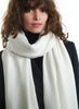 THE GLACIALE - White bouclé cashmere scarf with silver Lurex - Model