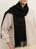THE ARNO SCARF - Black pure cashmere fringed scarf - Model 1