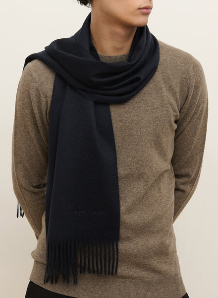 THE ARNO SCARF - Navy pure cashmere fringed scarf - male model 1