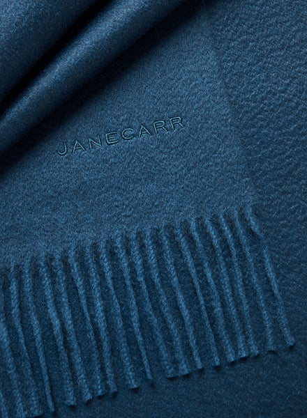 THE ARNO SCARF - Azure blue pure cashmere fringed scarf - Detail 1