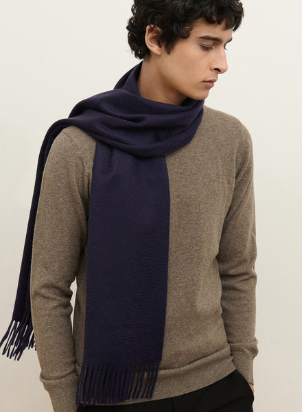 THE ARNO SCARF - Night purple pure cashmere fringed scarf - male model 1