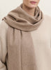 THE ARNO SCARF - Soft Latte cashmere fringed scarf - Model 2