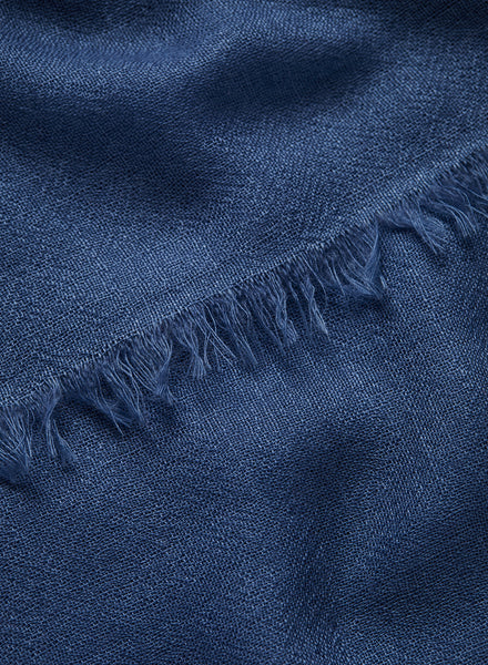 THE LÉGÈRE - Dark blue fine pure cashmere scarf - detail