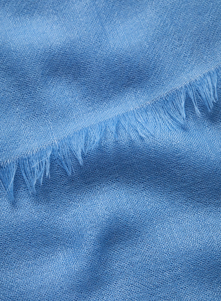 THE LÉGÈRE - Blue fine pure cashmere scarf - detail