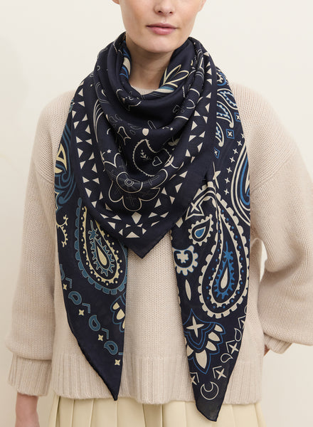 THE BANDANA SQUARE - Navy printed modal and cashmere scarf - female model