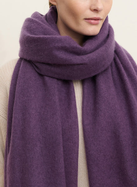 JANECARR - THE LUXE CASHMERE KNIT WRAP - DAMSON - MODEL