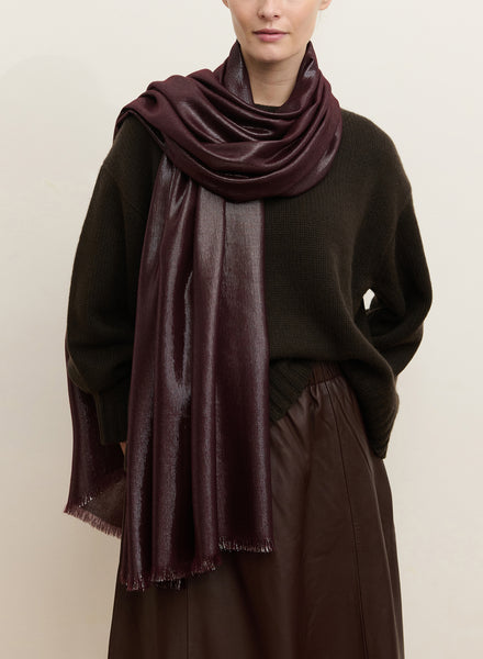 JANECARR - THE MERCURY SCARF IN METALLIC CASHMERE - MARASCHINO - MODEL