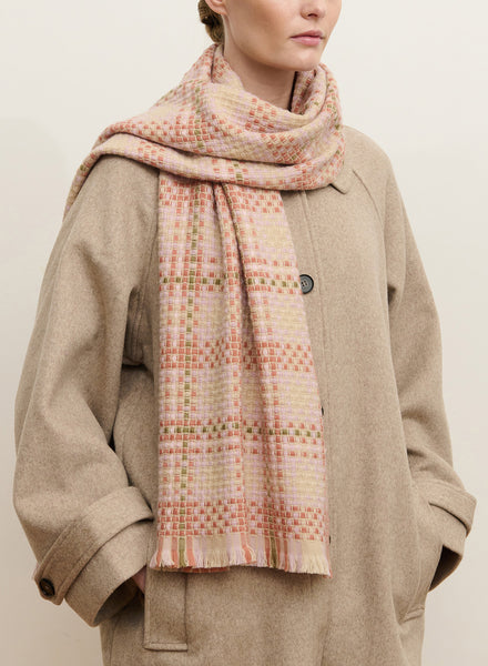 JANECARR - THE PLAID SCARF IN CASHMERE BLEND - CAMEO - MODEL