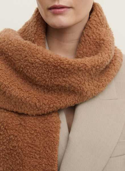 JANECARR - THE TEDDY CASHMERE BLEND SCARF - MOCHA - MODEL