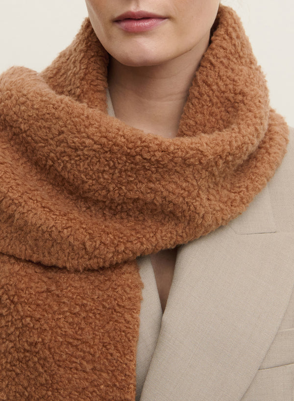 JANECARR - THE TEDDY CASHMERE BLEND SCARF - MOCHA - MODEL